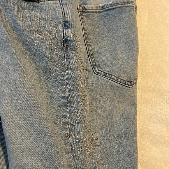 Express High Rise Flare With Side Stripe Embellishments. - Picture 4 of 9